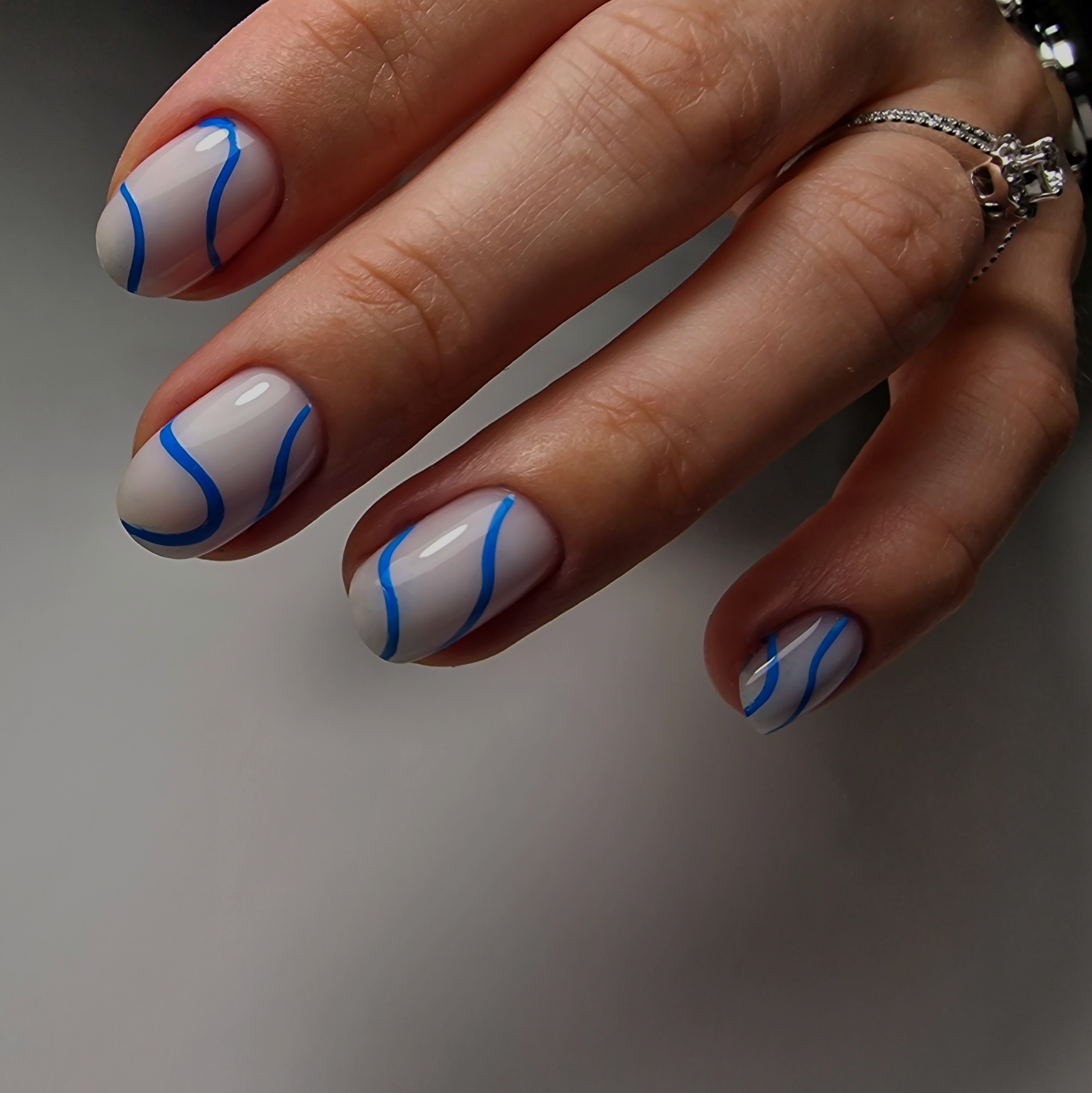 Manikiūras su ilgalaikiu lakavimu